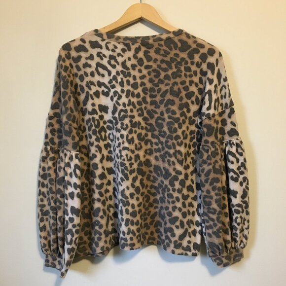 Soft Leopard Print Statement Sleeve Top - Picture 2 of 16
